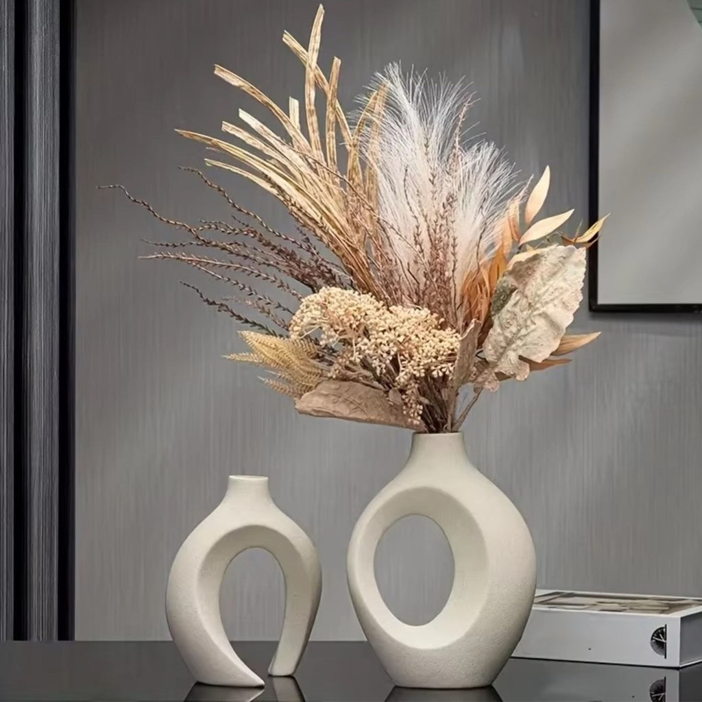 vaso-ceramico-design-moderno-luxo-decoracao-premium-forma-escultural-minimalista-arranjo-floral-tonalidade-neutra-sala-estar-mesa-centro-interior-sofisticado-casa-elegante-habitattio-decoracao-contemporanea
