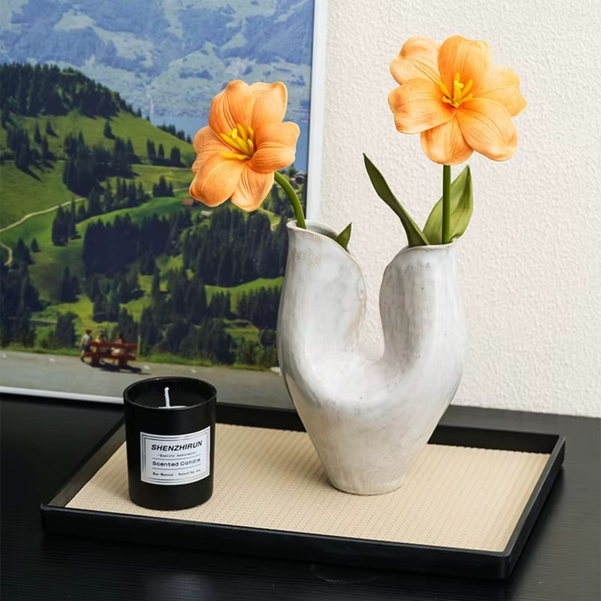 vaso-ceramico-escultural-luxo-design-premium-forma-organica-minimalista-flores-laranja-decoracao-sofisticada-mesa-centro-sala-estar-interior-contemporaneo-casa-elegante-habitattio
